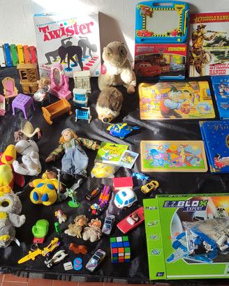 Lotto giochi giocattoli peluche libri fumetti
