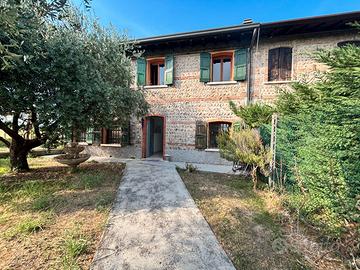 San Giovanni Lupatoto: casa con 2.000 mq di terren