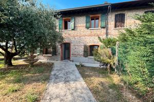 San Giovanni Lupatoto: casa con 2.000 mq di terren