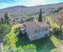 Rustico in posizione isolata con vista su Volterra