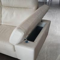 Divano con braccioli contenitori 