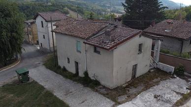 Rustico / Casale di 160 m² con 3 locali a Godiasco