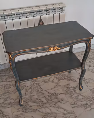 Tavolino legno shabby chic finemente decorato 