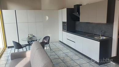 Cucina come foto completa di elettrodomestici con 