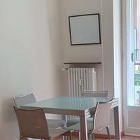 TAVOLO DI CRISTALLO  ALLUNGABILE CON SEDIE