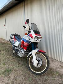AFRICA TWIN RD04 750