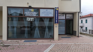 Stanza uso ufficio- villa raspa