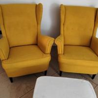2 poltrone più poggiapiedi giallo ocra 
