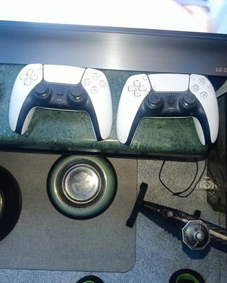 ps5 usata pochissimo con 2 joystick e giochi