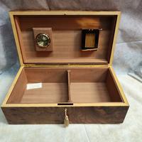 Humidor in Cedro e Rivestimento radica
