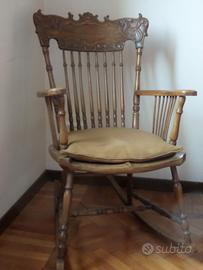 Sedia a dondolo antica in legno