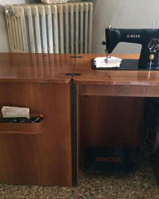 Macchina da cucire Singer con mobiletto legno