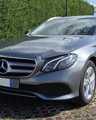 Mercedes-Benz E 220 d / PDC - gancio traino