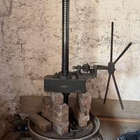 Strettoio torchio per uva