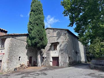 Appartamento di 300 m² con 4 locali e box auto a S