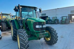 Trattore agricolo JOHN DEERE 5820