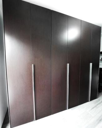 Armadio moderno 6 ante in legno scuro