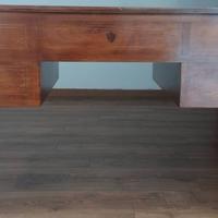 scrivania in legno 