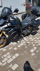 Voge valico 525 DSx black knight