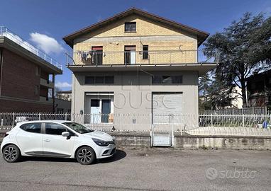 Appartamento di 120 m² con 5 locali e box auto a C