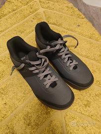 scarpe ,ciclocompiuter e marsupio