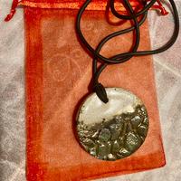 Collana idea per Natale con n ciondolo Raku