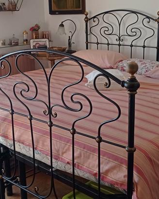 Letto francese molto particolare 