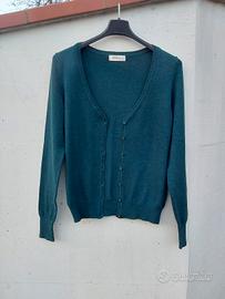 Cardigan colore verde scuro. 