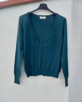 Cardigan colore verde scuro. 