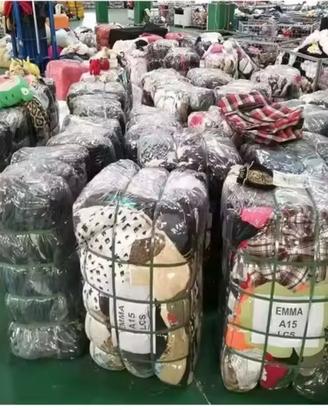 Lotto stock abbigliamento accessori