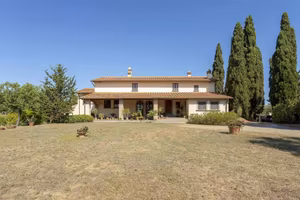 Villa di 605 m² con più di 5 locali e box auto a P
