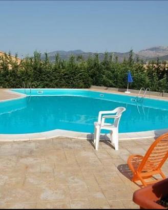 Villa Siragusa nel verde con piscina condominiale