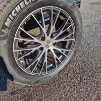 Pneumatici invernali Michelin con cerchi Mak r19