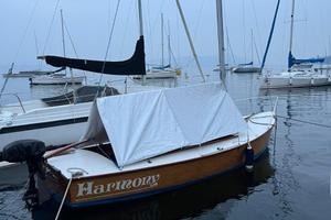 Barca a vela in legno sul Lago Maggiore