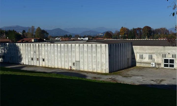 Capannone a Dormelletto