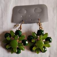 orecchini bigiotteria con pietre verdi