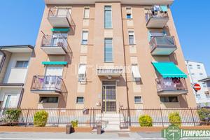 BILOCALE RISTRUTTURATO CON CANTINA E BOX !!