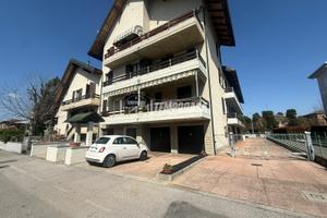 Trilocale esclusivo in centro con garage e una sol