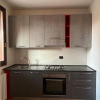 Cucina, mobili e elettrodomestici