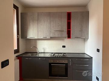 Cucina, mobili e elettrodomestici