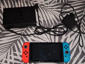 Nintendo Switch + MicroSD 128Gb + Custodia viaggio