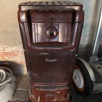 Stufa antica in ghisa