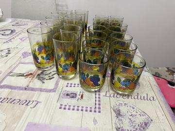 Set bicchieri vintage in vetro con decoro frutta
