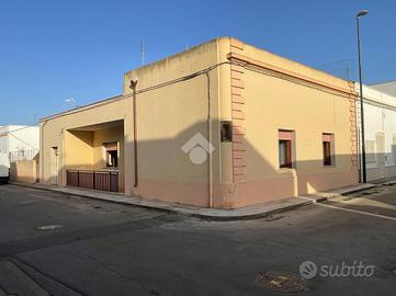 CASA INDIPENDENTE A RACALE