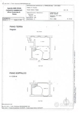 Locale comm. con due vetrine