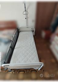 Letto ortopedico elettrico con sponde e asta
