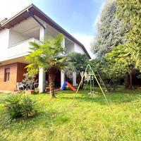 VILLA SINGOLA A CARONNO PERTUSELLA