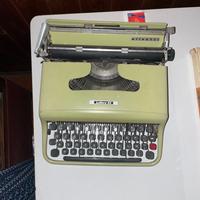 Macchina da scrivere olivetti lettera 22