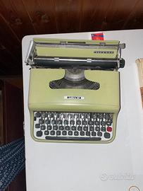 Macchina da scrivere olivetti lettera 22