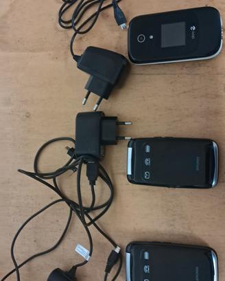 Tre telefoni cellulare tipo vecchio 